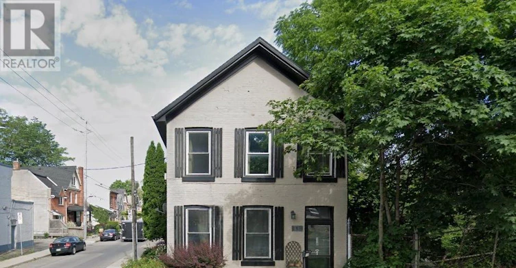 ROOM 2-118 Queen Street S, Hamilton, ON, L8P 3S1