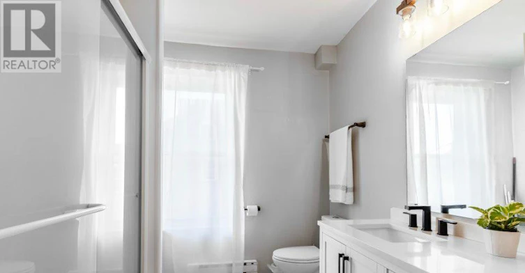 ROOM 2-118 Queen Street S, Hamilton, ON, L8P 3S1 - 7