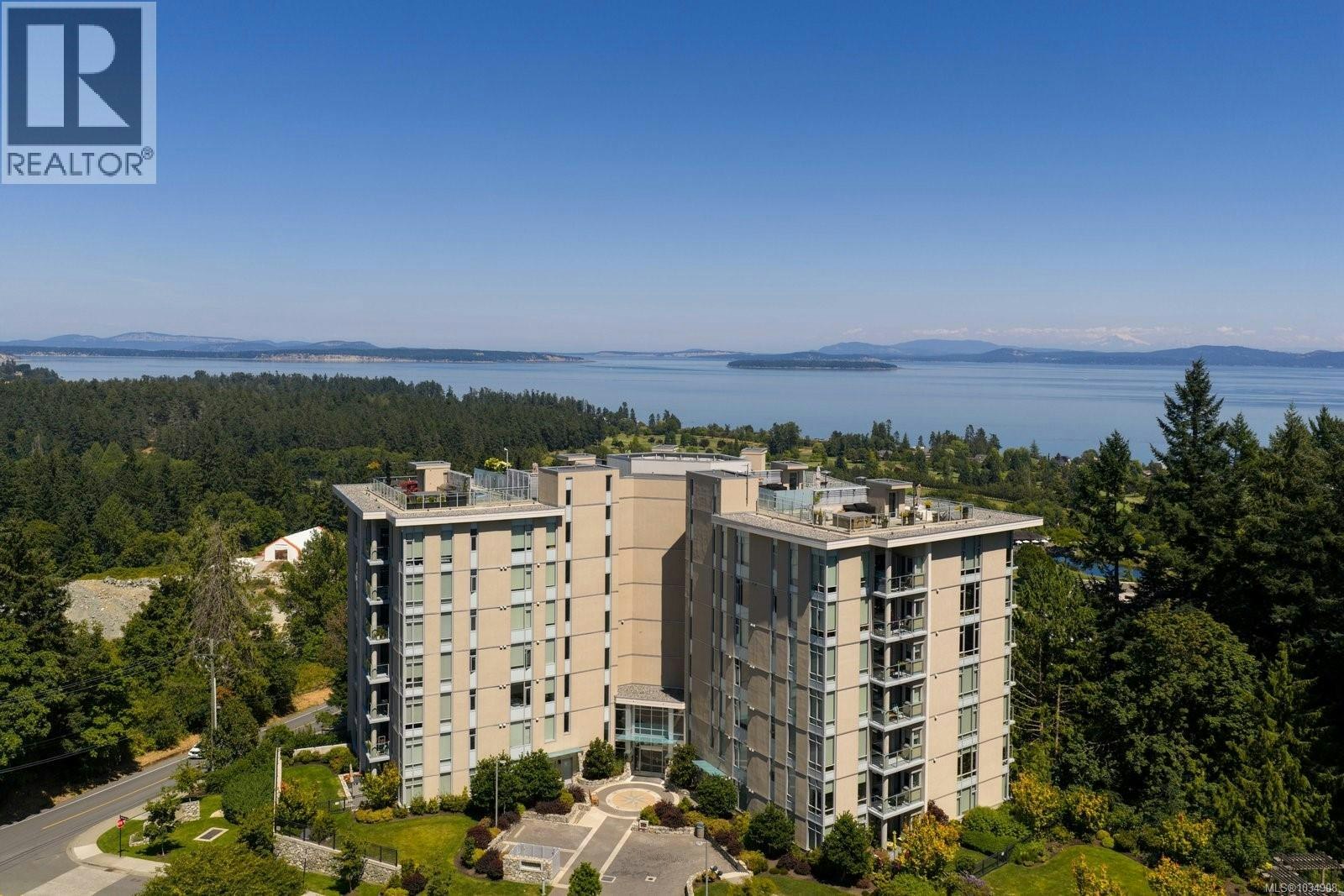 602-5388 Hill Rise Terrace, Saanich, BC, V8Y 3K3