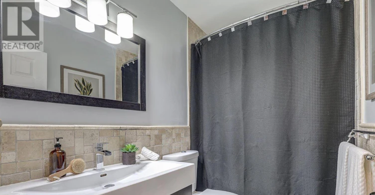 UPPER-1050 Apache Road, London, ON, N5V 2W3 - 12
