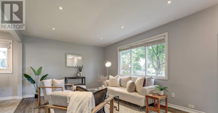 UPPER-1050 Apache Road, London, ON, N5V 2W3 - 4