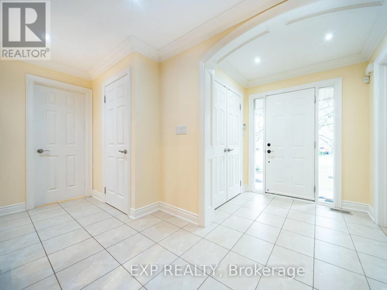 90 Brillinger Street, Richmond Hill, ON, L4C 8Y3 - 4