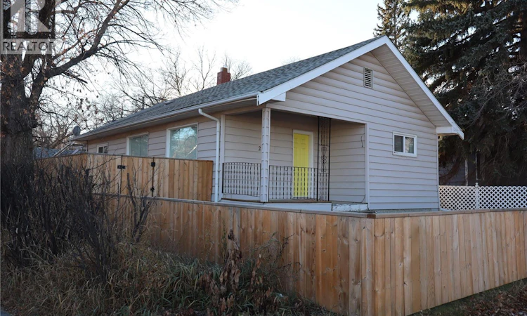 203 5th Avenue W