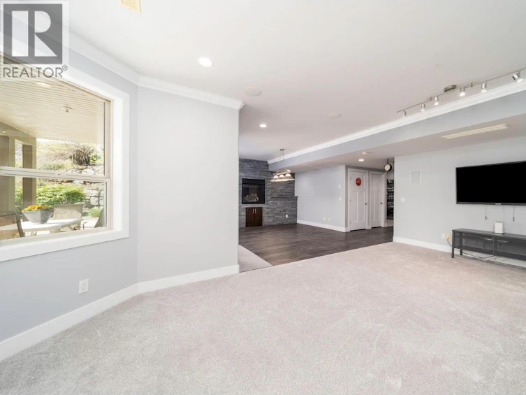 5037 Treadgold Court, Kelowna, BC, V1W 5B4 - 45