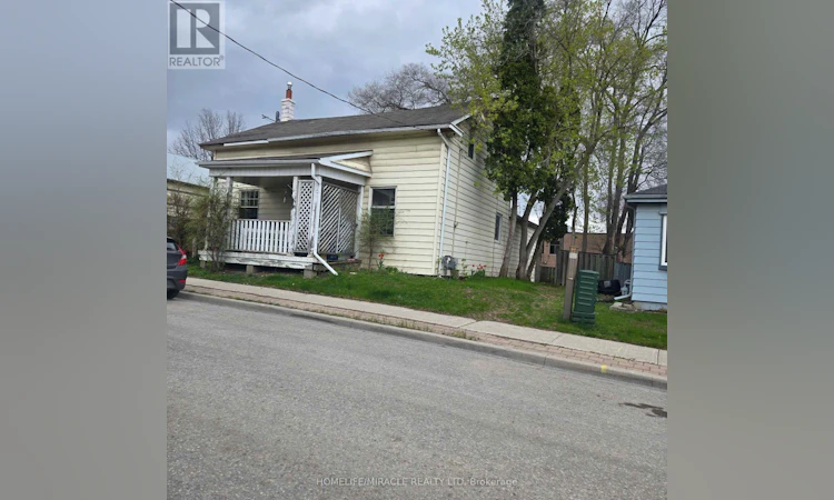 451 Simcoe Street