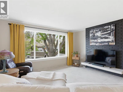 1153 Maclean Drive - 4