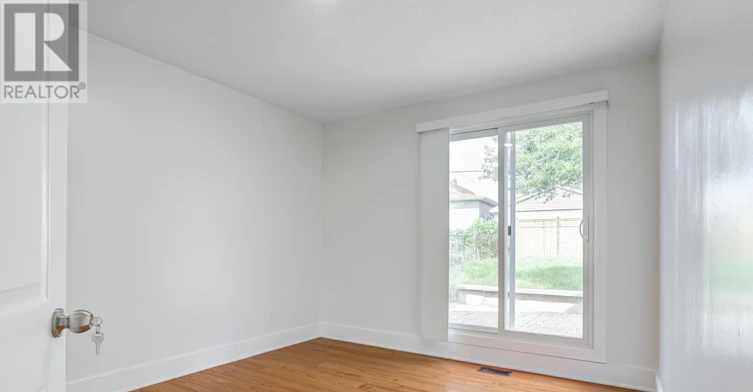 MAIN-24 Kenora Crescent, Toronto, ON, M6M 1C6 - 9