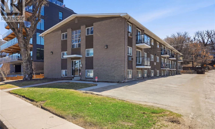 303-208 Saskatchewan Crescent E