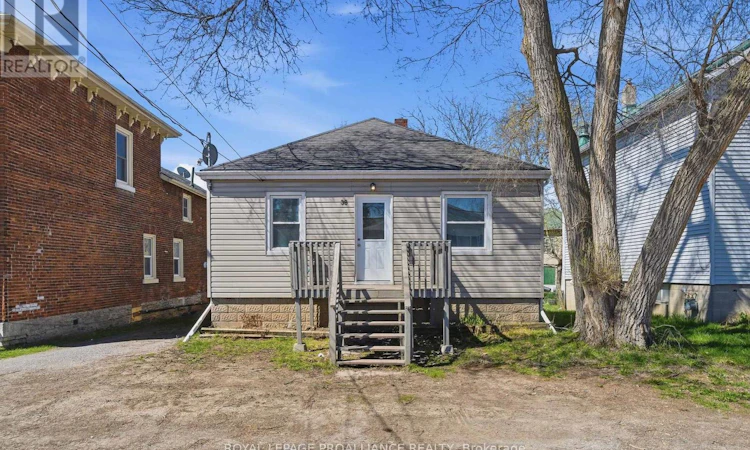 38 Oak Street