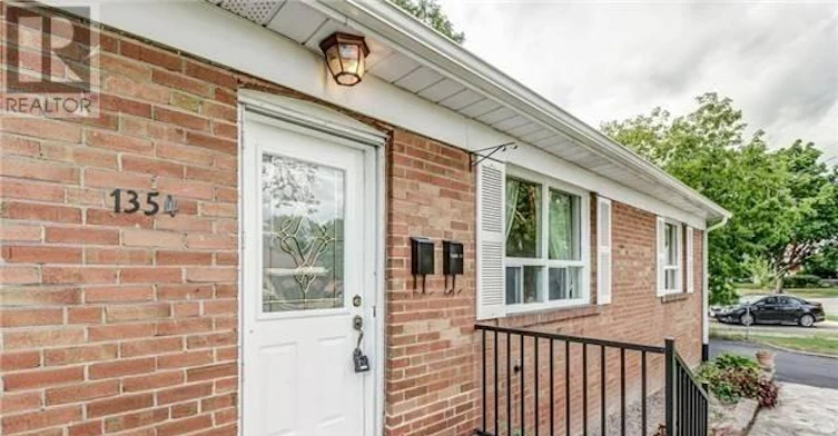 UPPER-1354 Augustine Drive, Burlington, ON, L7P 2M8 - 2