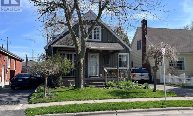 369 Athol Street E