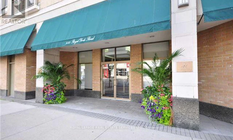 305-935 Royal York Road