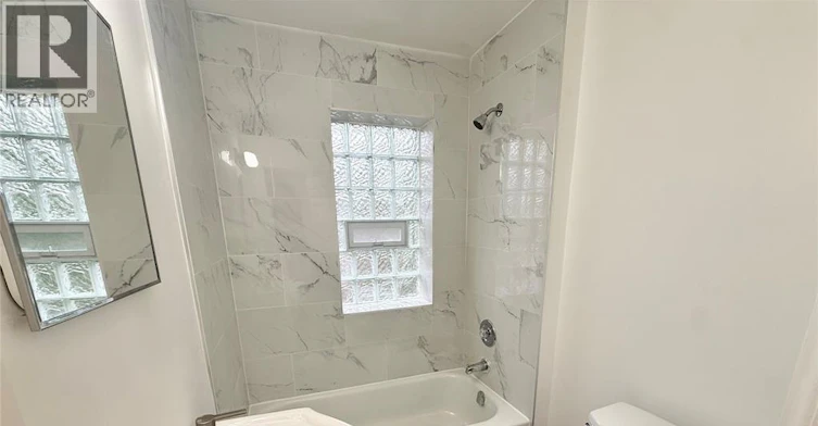UPPER-837 Louis Avenue, Windsor, ON, N8A 1X4 - 9