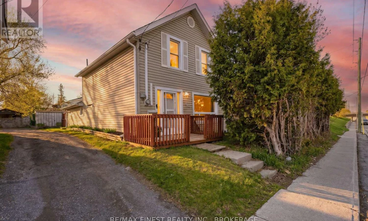 278 Centre Street N