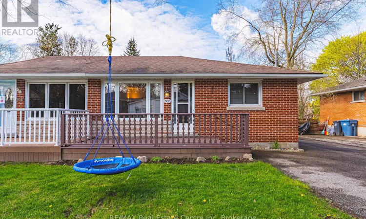 306 Victoria Road N