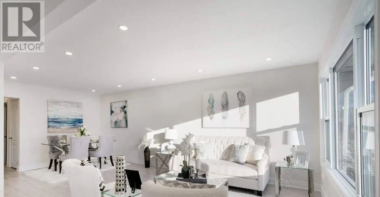 MAIN-76 Walter Avenue, Newmarket, ON, L3Y 2T3