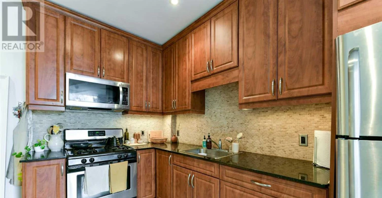 MAIN FL-734 Indian Road, Toronto, ON, M6P 2E3 - 13