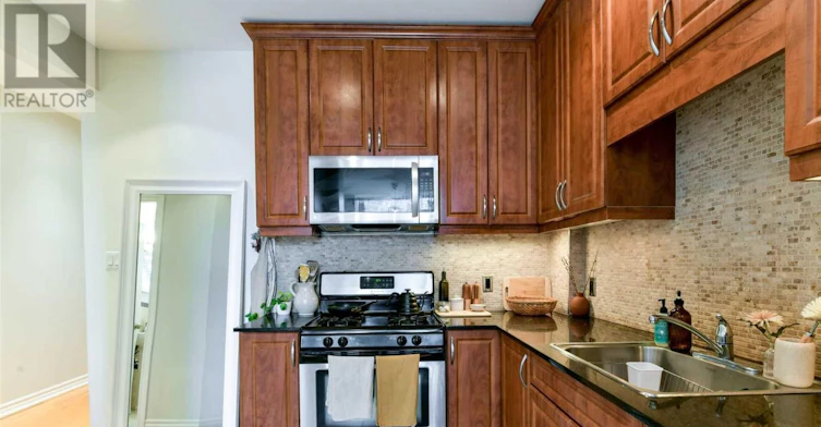 MAIN FL-734 Indian Road, Toronto, ON, M6P 2E3 - 16
