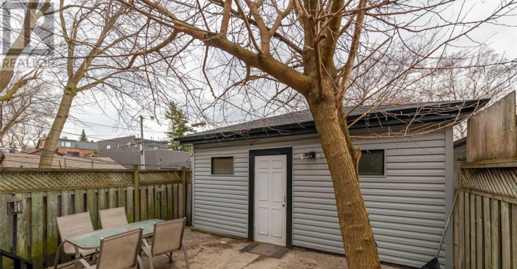 MAIN FL-734 Indian Road, Toronto, ON, M6P 2E3 - 25
