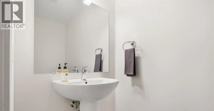 13 Magnolia Lane, Barrie, ON, N7M 0W7 - 7