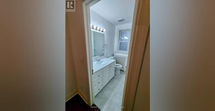 MAIN FLOOR-305 St Clair Avenue E, Toronto, ON, M4T 1P3 - 13
