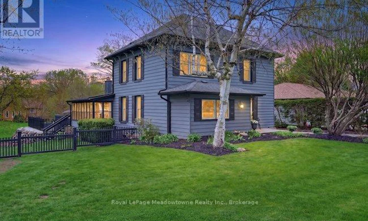 53 Campbell Avenue E