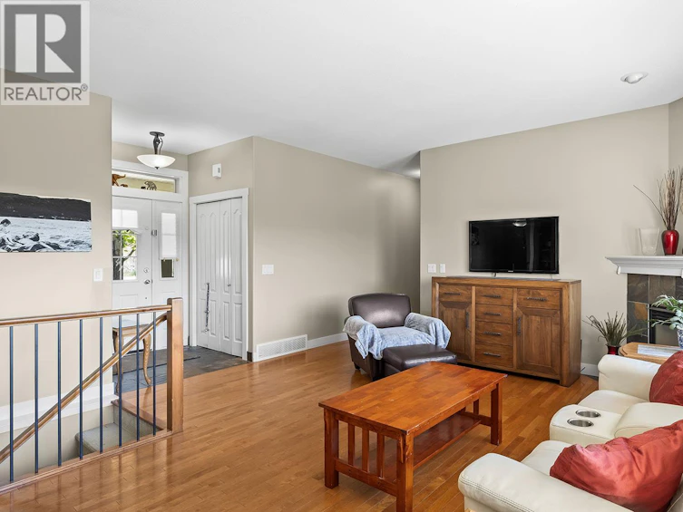 10290 Teresa Road, Lake Country, BC, V4V 2N6 - 10