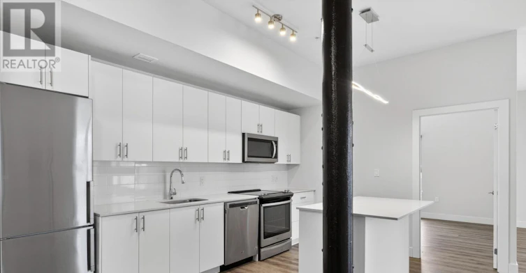 202-475 George Street N, Peterborough, ON, K9H 0J4 - 3