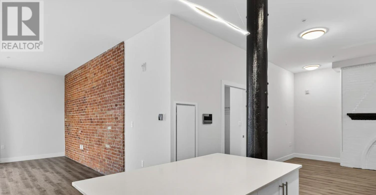 202-475 George Street N, Peterborough, ON, K9H 0J4 - 8