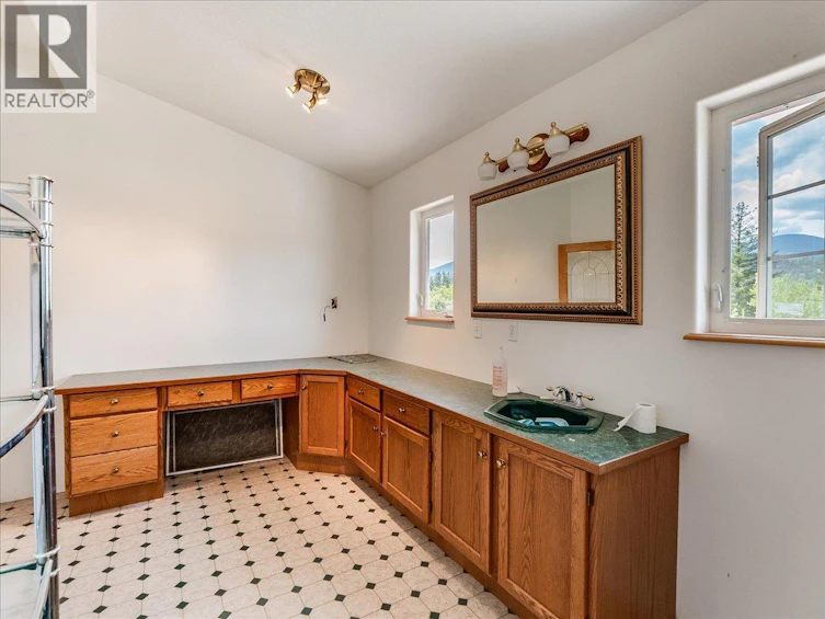786 Prairie Road, Castlegar, BC, V1N 4K6 - 37