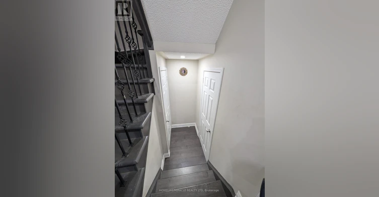 1326 Weir Chase, Mississauga, ON, L5V 2X1 - 2