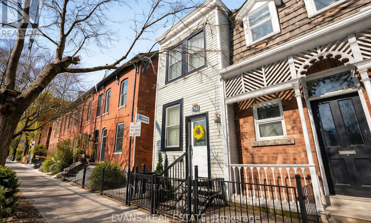 448 Gerrard Street E