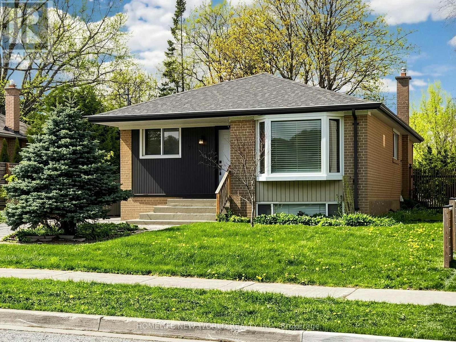 74 Child Drive, Aurora, ON, L4G 1Y7