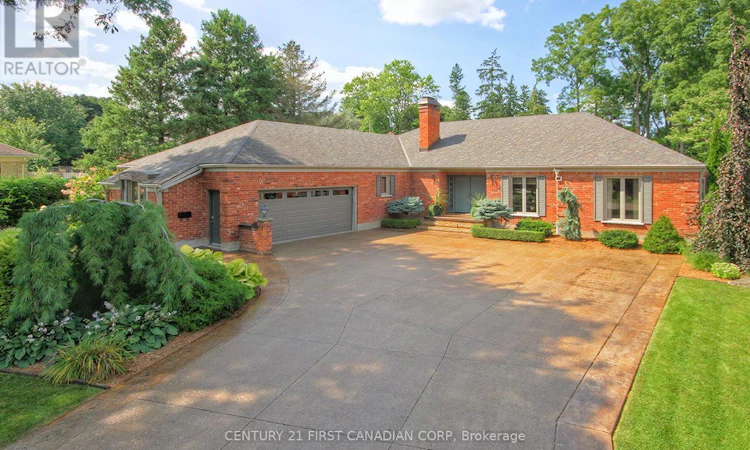 811 Clearview Crescent