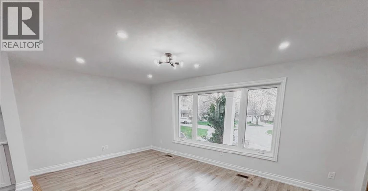 UPPER-15 Westchester Place, Kitchener, ON, N2B 3M6 - 11