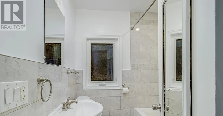 1-238 Glebemount Avenue, Toronto, ON, M4C 3V2 - 13