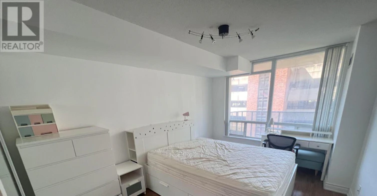 707-750 Bay Street, Toronto, ON, M5G 1N6