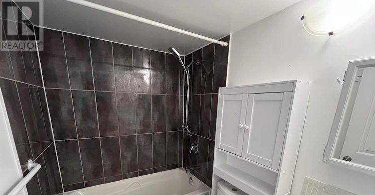 LOWER-564 Blackthorn Avenue, Toronto, ON, M6M 3C8 - 11