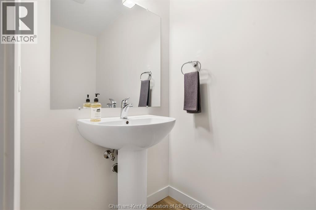 40 Magnolia Lane, Barrie, ON, N7M 0W7 - 7