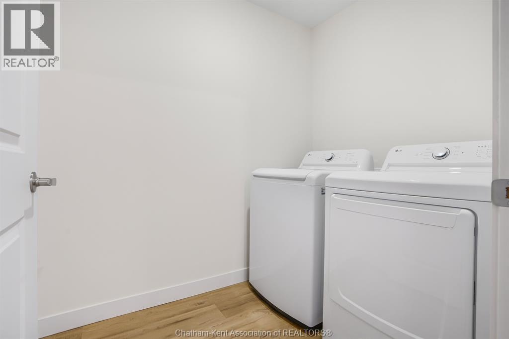 32 Magnolia Lane, Barrie, ON, N7M 0W7 - 43