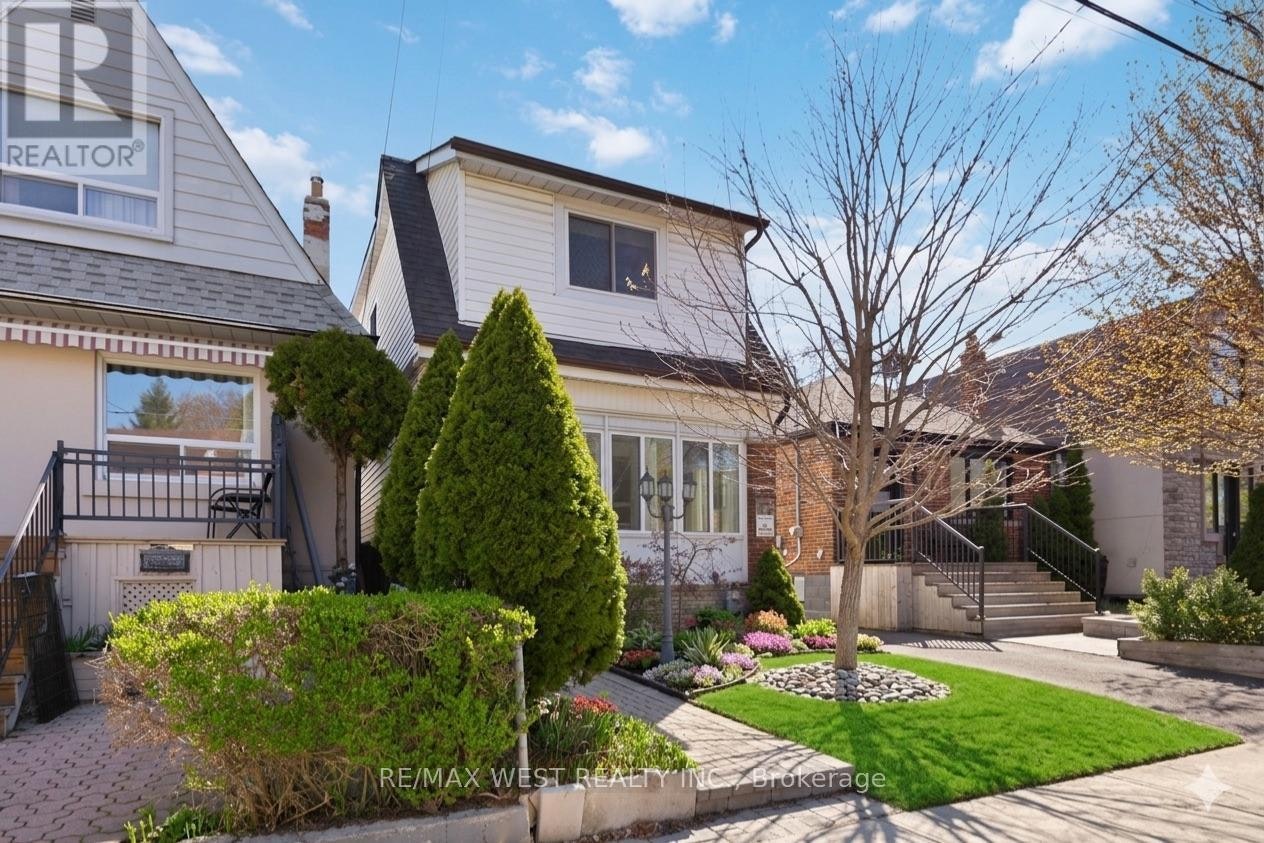 79 King Edward Avenue, Toronto, ON, M4C 5J5