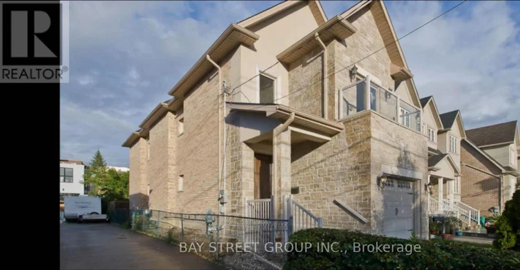 1033 Shaw Drive, Mississauga, ON, L5G 3Z3