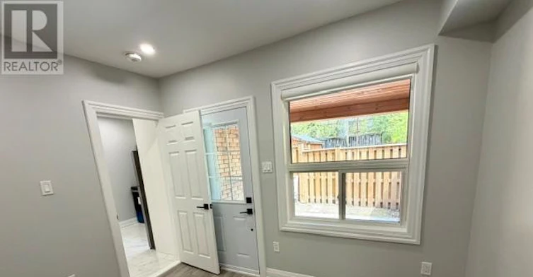 MAIN LEVEL-19 Mount Royal Avenue, Toronto, ON, M6H 2S2 - 18