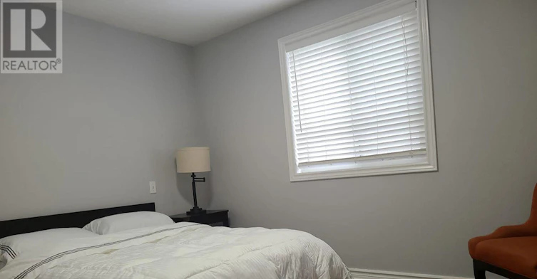 MAIN-8001 Woodsview Crescent, Niagara Falls, ON, L2H 3E9 - 9