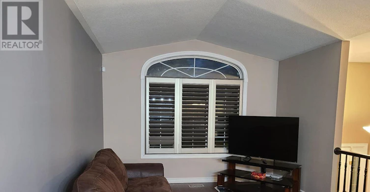 MAIN-8001 Woodsview Crescent, Niagara Falls, ON, L2H 3E9 - 4