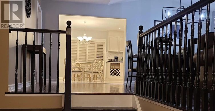 MAIN-8001 Woodsview Crescent, Niagara Falls, ON, L2H 3E9 - 2