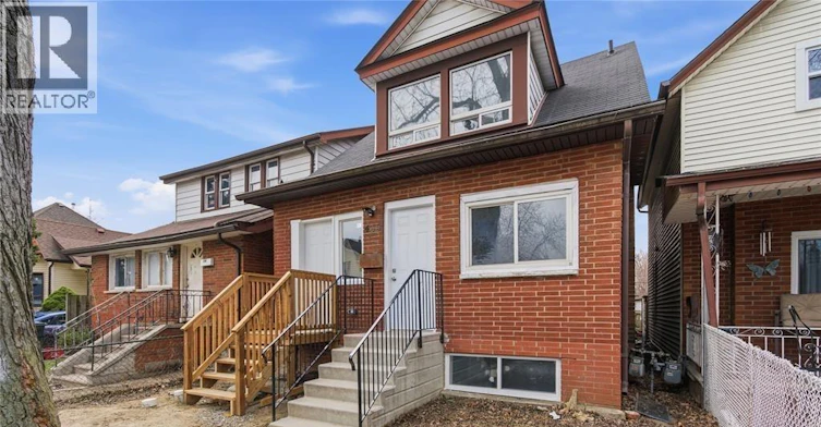 MAIN LEVEL-435 Caron Avenue, Windsor, ON, N8A 5B3