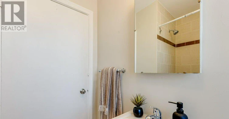 UPPER-225 Woodville Avenue, Toronto, ON, M4J 2R4 - 20