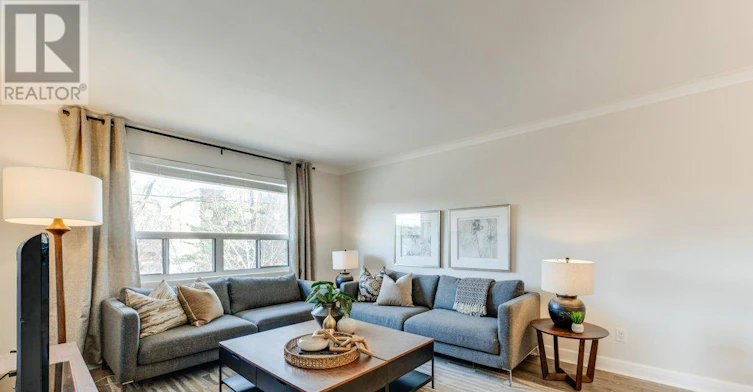 UPPER-225 Woodville Avenue, Toronto, ON, M4J 2R4