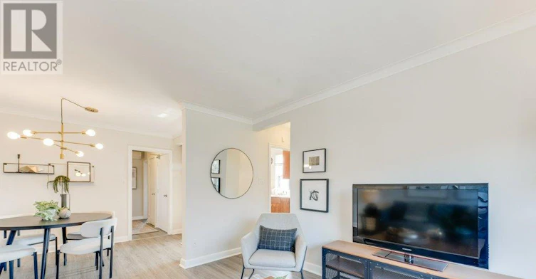 UPPER-225 Woodville Avenue, Toronto, ON, M4J 2R4 - 6